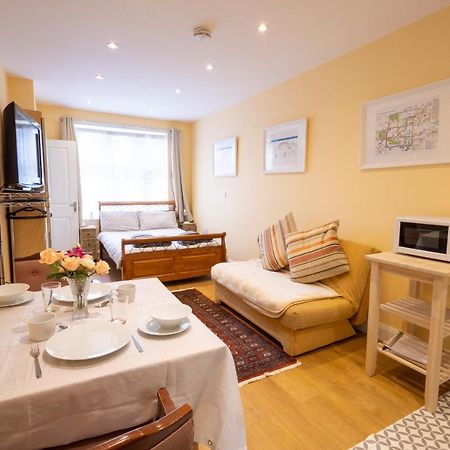 London Vegetarian Smoke & Pet Free En-Suite With Ev Parking إدجوير المظهر الخارجي الصورة