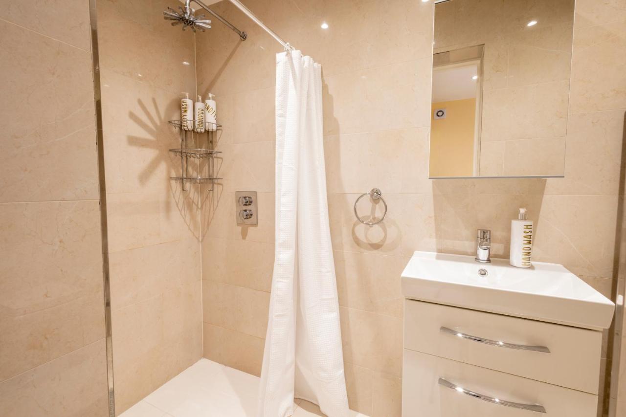 London Vegetarian Smoke & Pet Free En-Suite With Ev Parking إدجوير المظهر الخارجي الصورة