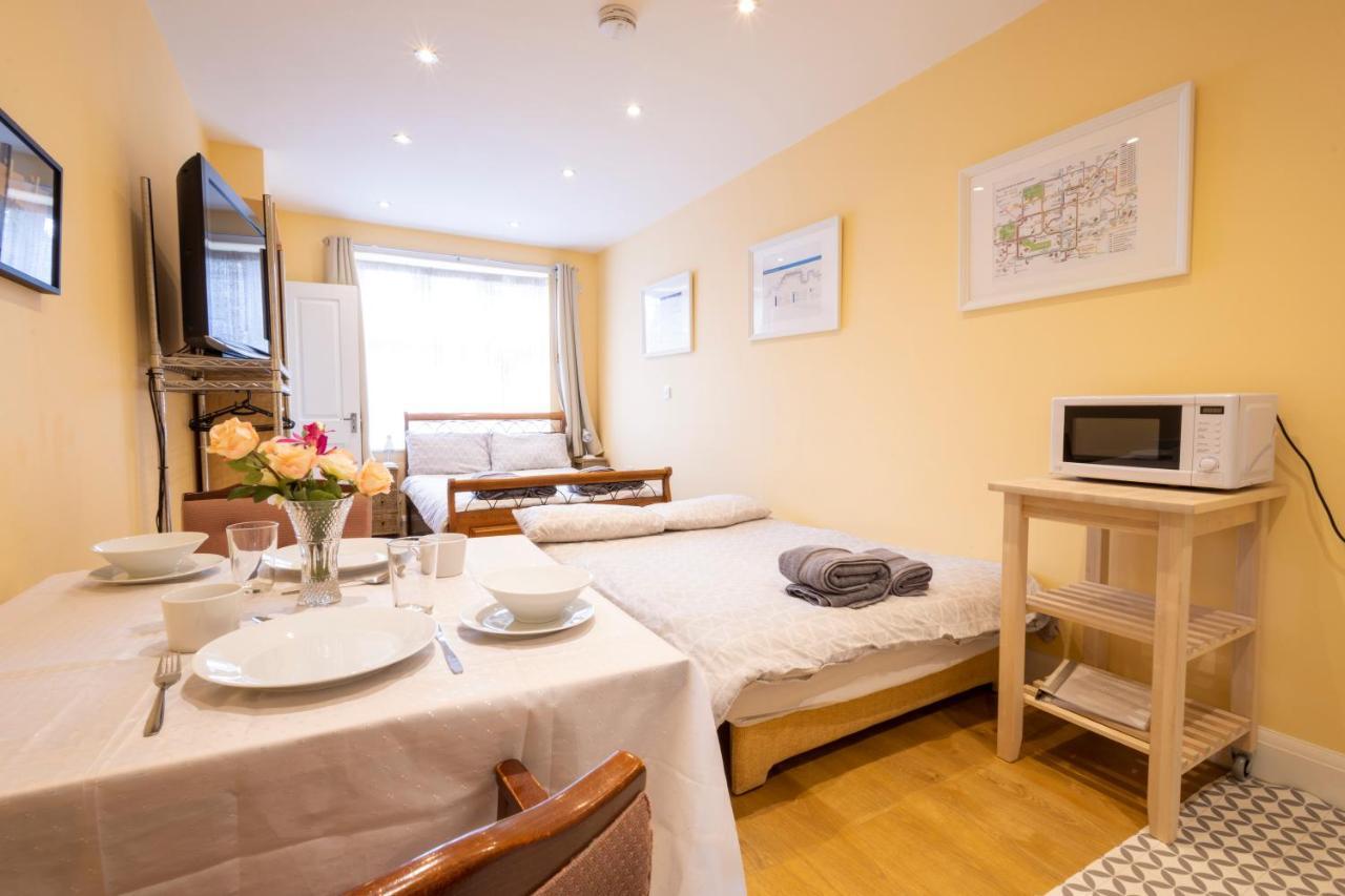 London Vegetarian Smoke & Pet Free En-Suite With Ev Parking إدجوير المظهر الخارجي الصورة