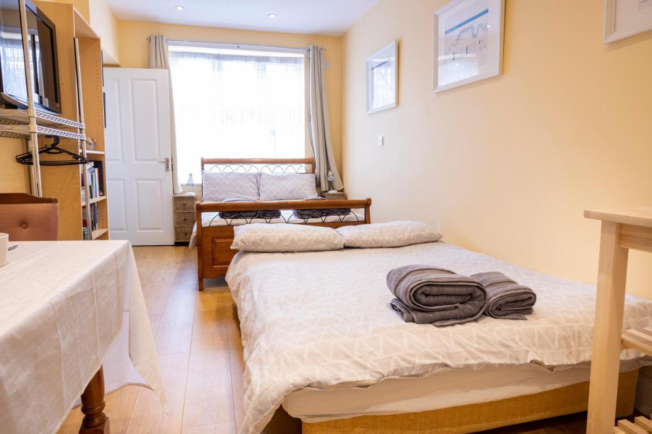 London Vegetarian Smoke & Pet Free En-Suite With Ev Parking إدجوير المظهر الخارجي الصورة
