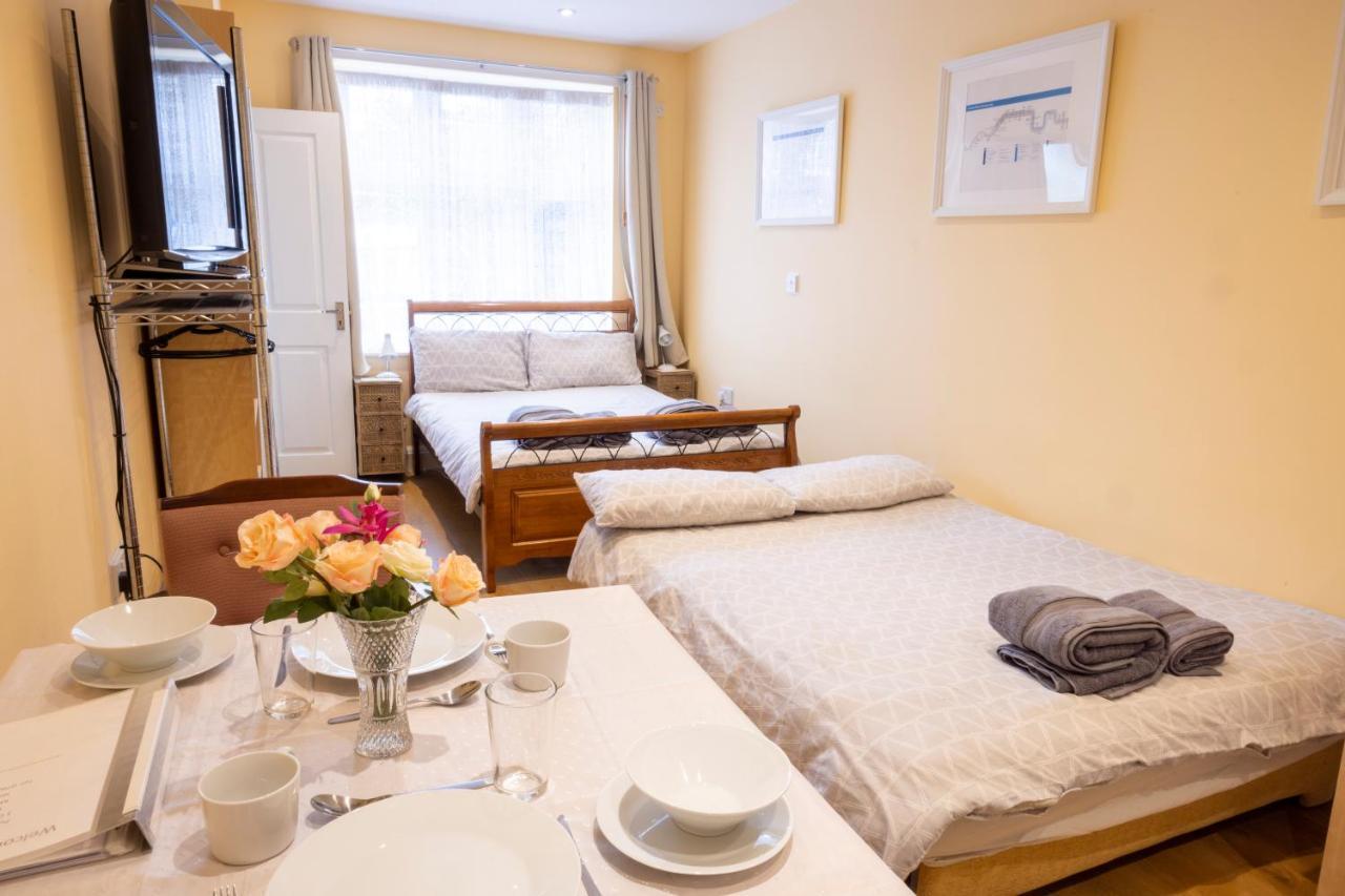 London Vegetarian Smoke & Pet Free En-Suite With Ev Parking إدجوير المظهر الخارجي الصورة
