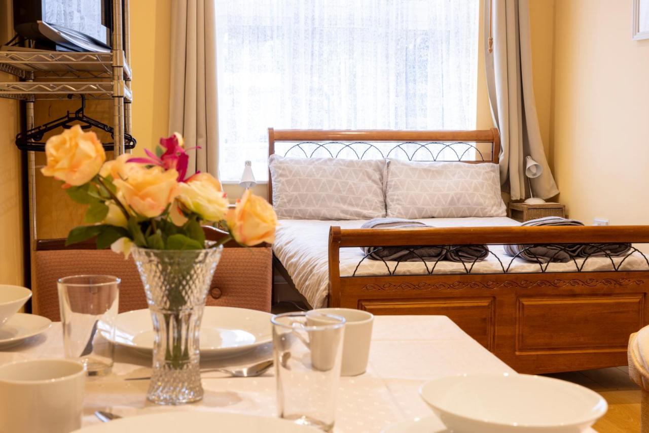 London Vegetarian Smoke & Pet Free En-Suite With Ev Parking إدجوير المظهر الخارجي الصورة
