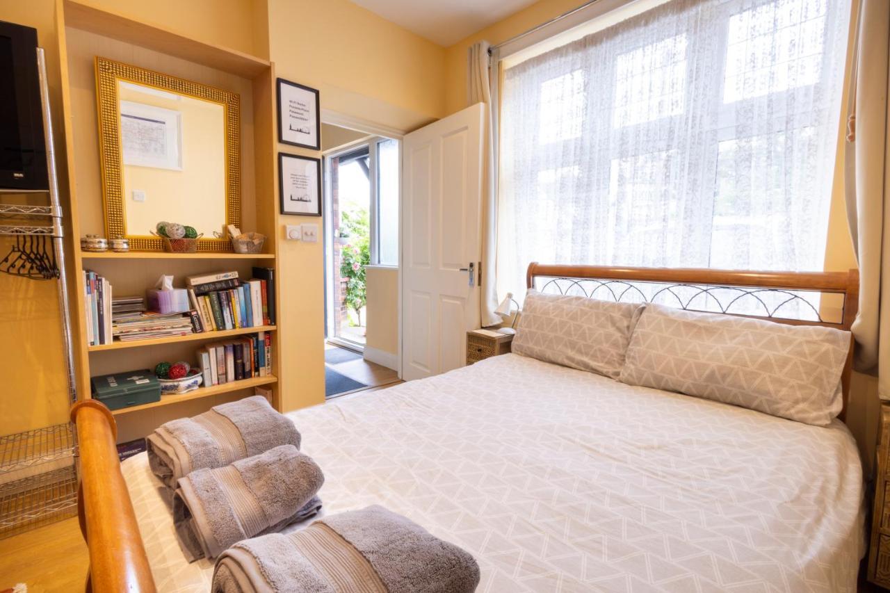London Vegetarian Smoke & Pet Free En-Suite With Ev Parking إدجوير المظهر الخارجي الصورة