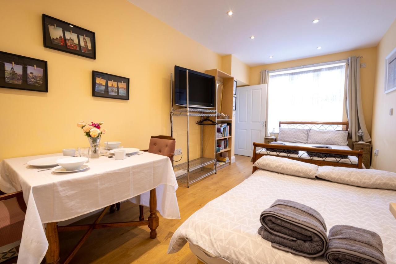 London Vegetarian Smoke & Pet Free En-Suite With Ev Parking إدجوير المظهر الخارجي الصورة