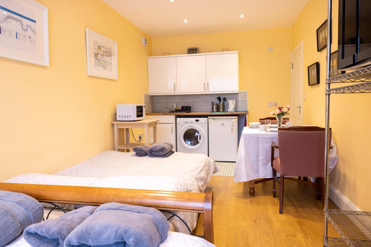 London Vegetarian Smoke & Pet Free En-Suite With Ev Parking إدجوير المظهر الخارجي الصورة